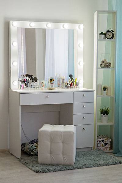 Туалетный столик с зеркалом и подсветкой: 140+ (фото) вариантов
