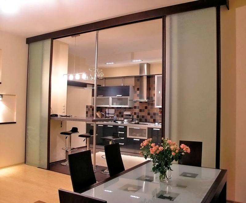 Перегородка между кухней и гостиной - раздвижная, из гипсокартона, декоративная, стеклянная, варианты, 100 фото