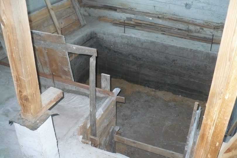 Тонкости подбора и изготовления люка для погреба