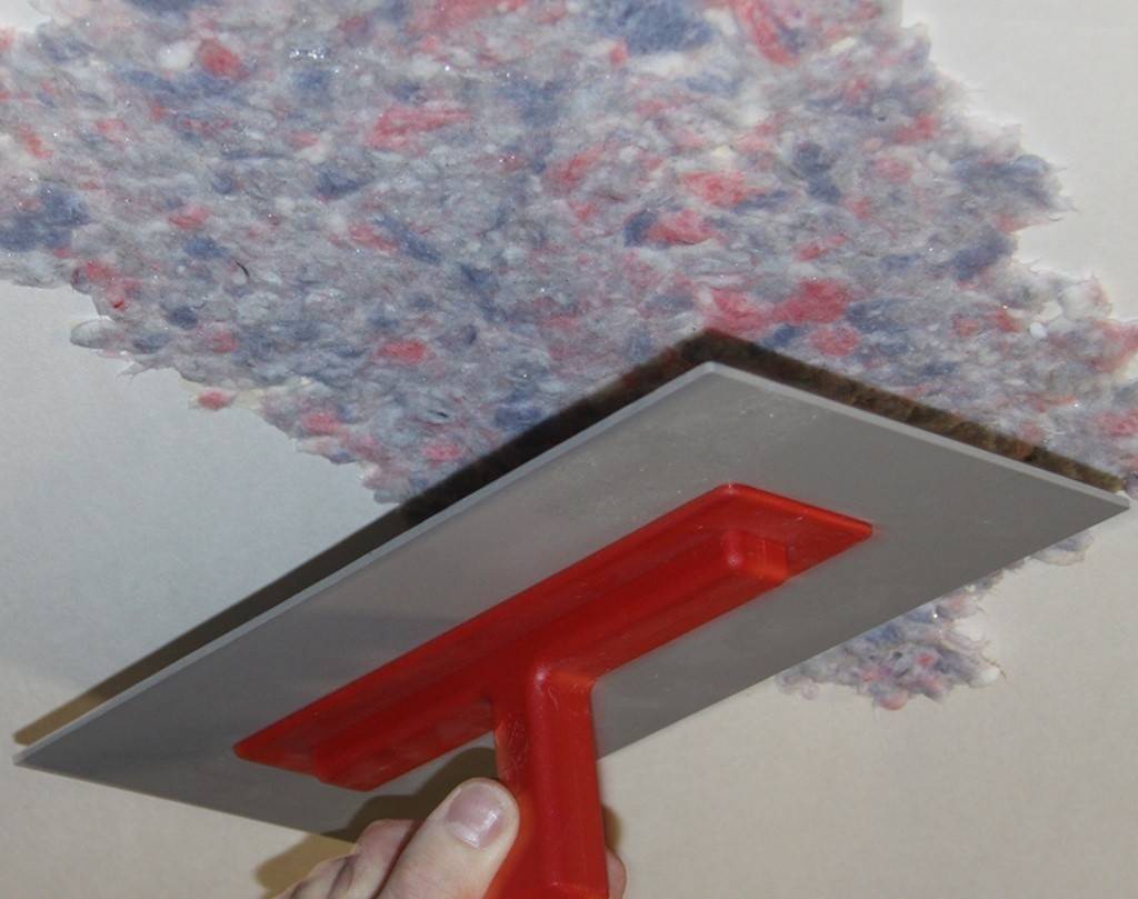 Как наносить жидкие обои на потолок - особенности материала
