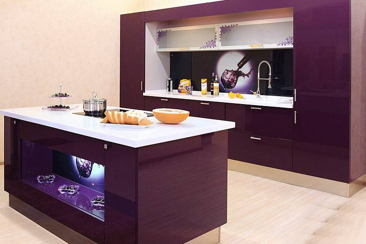 Дизайн баклажановой кухни – правила сочетания цветов