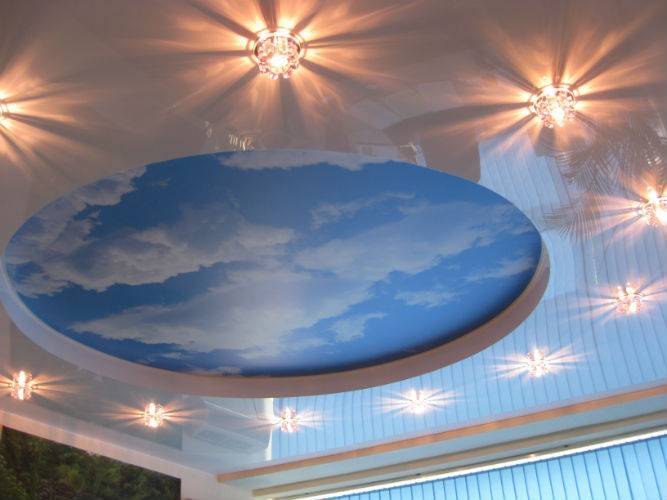 Натяжной потолок небо с облаками: про установку c фото и видео