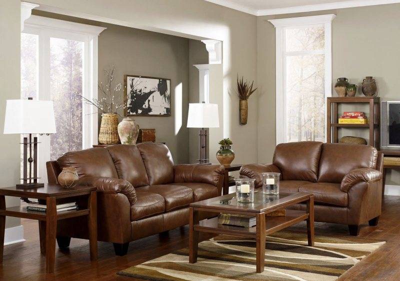 Коричневый диван в интерьере гостиной: дизайн комнаты с темно, светло- или бело-коричневым диваном