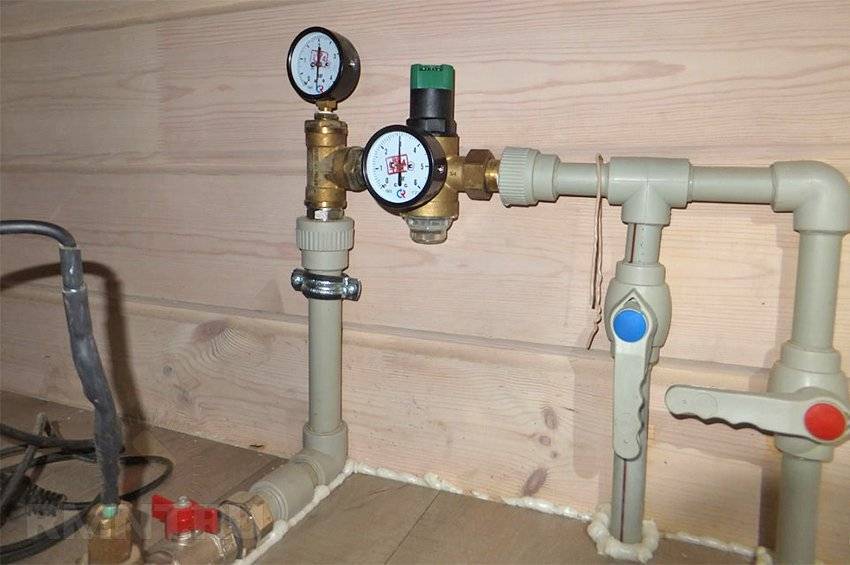 Давление воды в водопроводе в квартире: норматив холодной, напор горячей в кране, норма снип (сп) и гост 2021 в частном доме