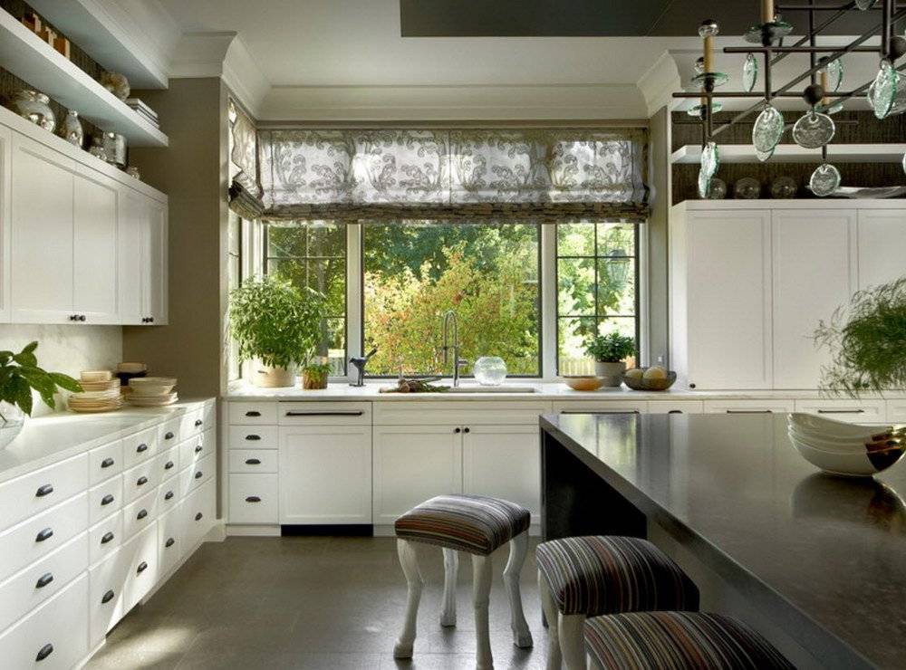 Дизайн кухни с окном +60 фото примеров