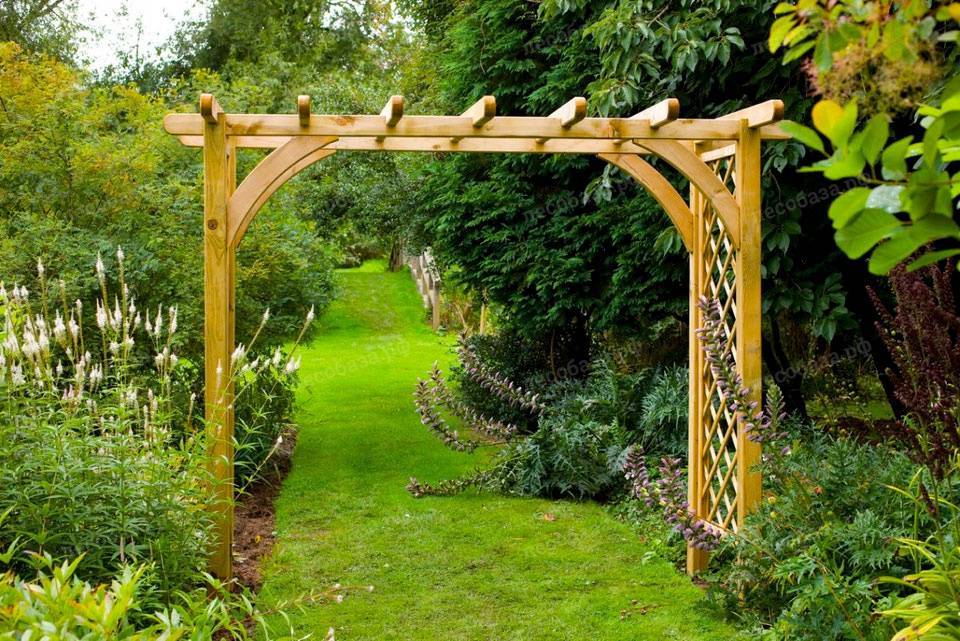 Садовая арка для вьющихся растений: выбор материала, оформление