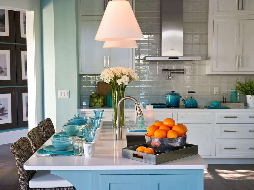 Бирюзовая кухня (62 фото): бирюзовые тона в интерьере кухни, выбор стиля кухонного гарнитура, сочетание цвета бирюзы с белым и другими цветами, примеры дизайна