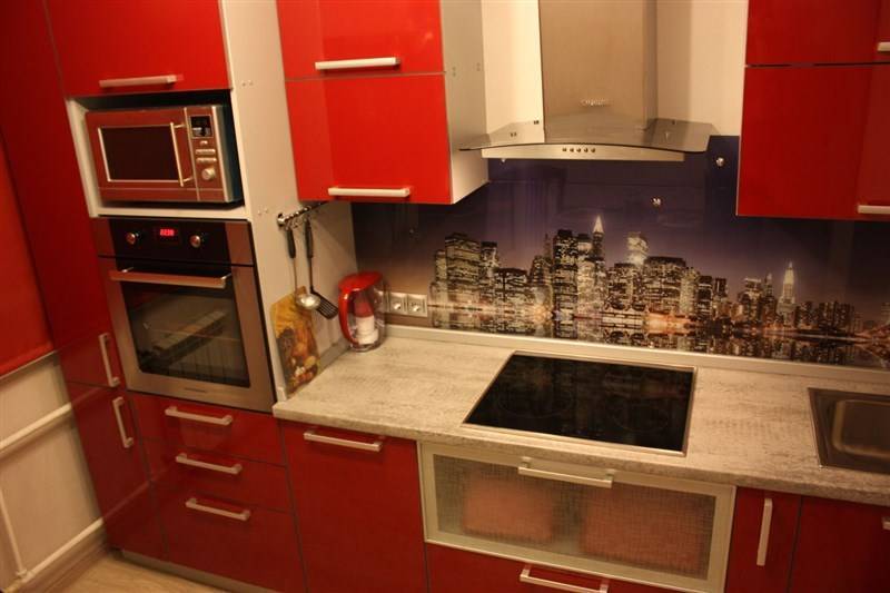 Прямая кухня 4 метра (58 фото): варианты дизайна кухонного гарнитура. как разместить линейный гарнитур с холодильником вдоль стен?