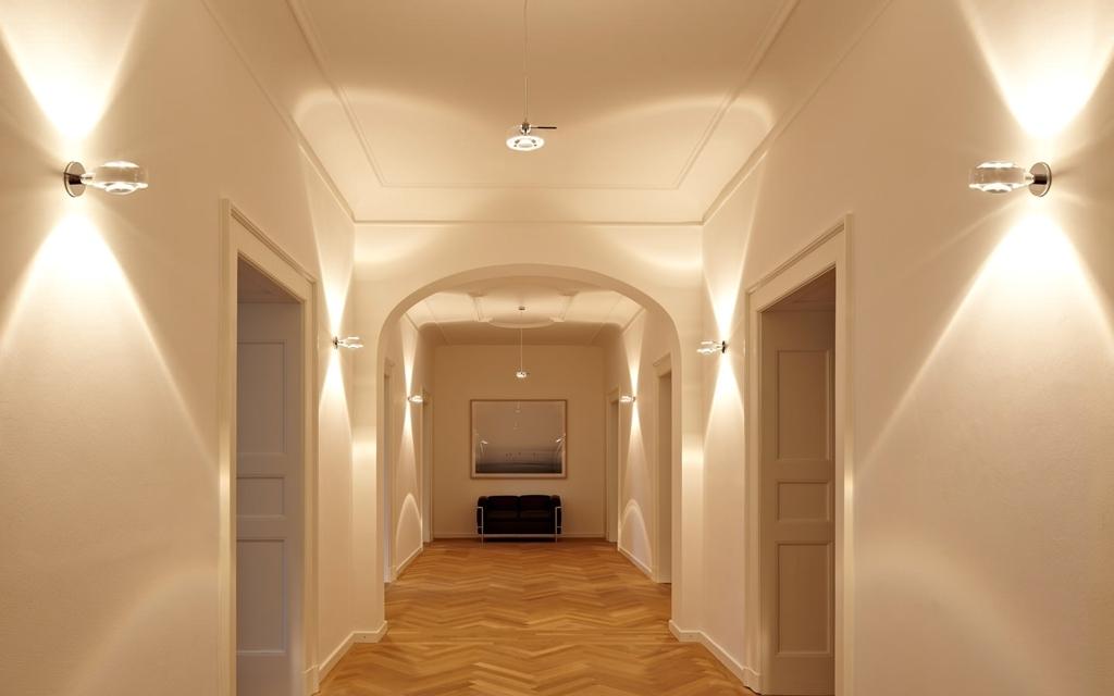 Современное освещение в коридоре квартиры