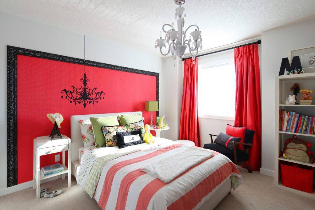Красная спальня (58 фото): дизайн интерьера в красно-белых и красно-черных тонах, с синими акцентами