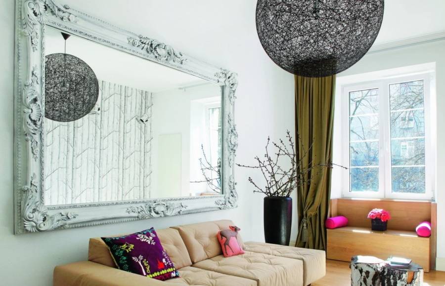 Зеркала в интерьере гостиной: идеи дизайна, зеркальная плитка и стена
