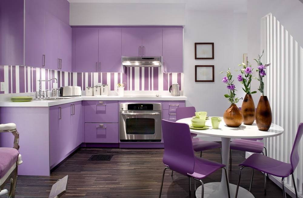 С какими цветами сочетается фиолетовый цвет в интерьере?