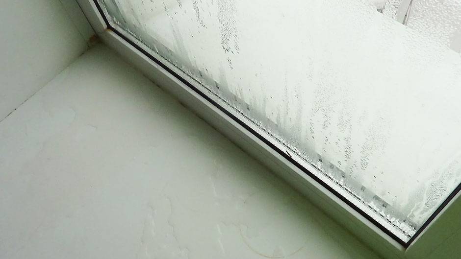 Причины почему на пластиковых окнах пвх образуется конденсат зимой