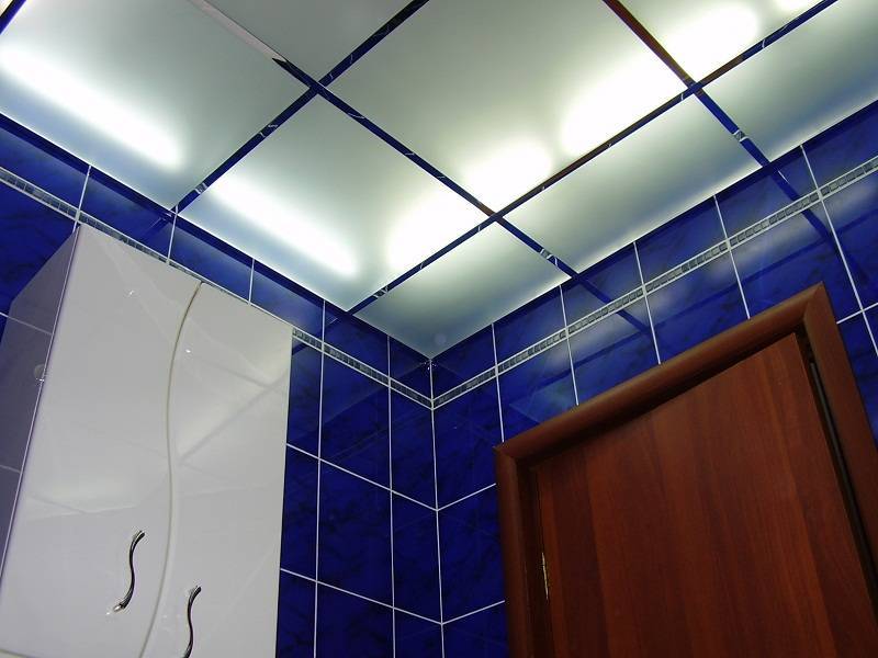 Лучший натяжной потолок в ванной комнате - 130 фото примеров стиля