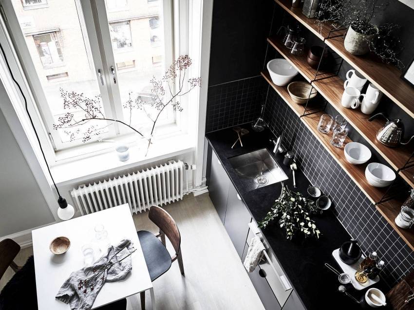 Черный гарнитур в интерьере в кухне: дизайн, выбор обоев, 90 фото