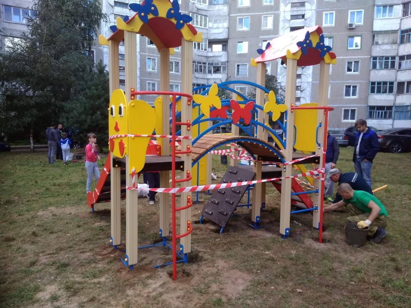 Детские площадки во дворе многоквартирного дома 2020 - кто обслуживает, содержание, ограждение, размер, правила установки