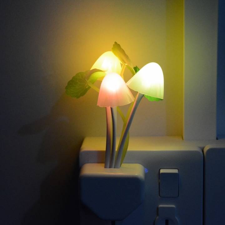 Локальное освещение: лампы для спальни настольные, бра и торшеры
