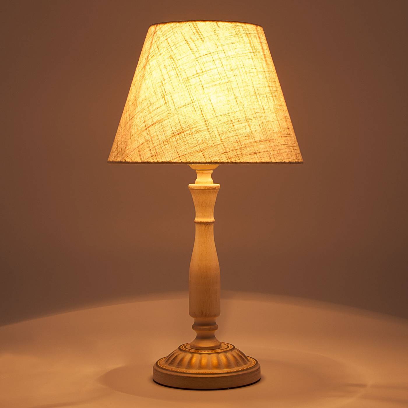 Настольная лампа для рабочего стола – разновидности и критерии выбора