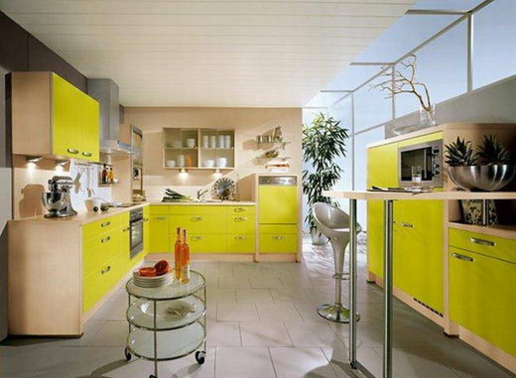 Интерьер кухни желтого цвета