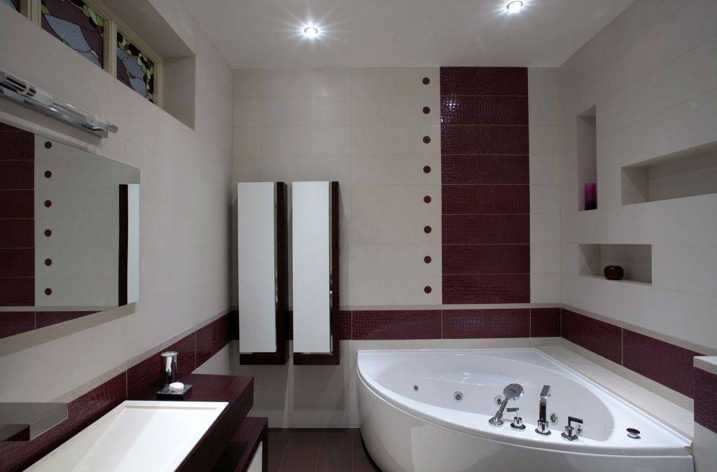 Дизайн ванной комнаты с угловой ванной — фото интерьера