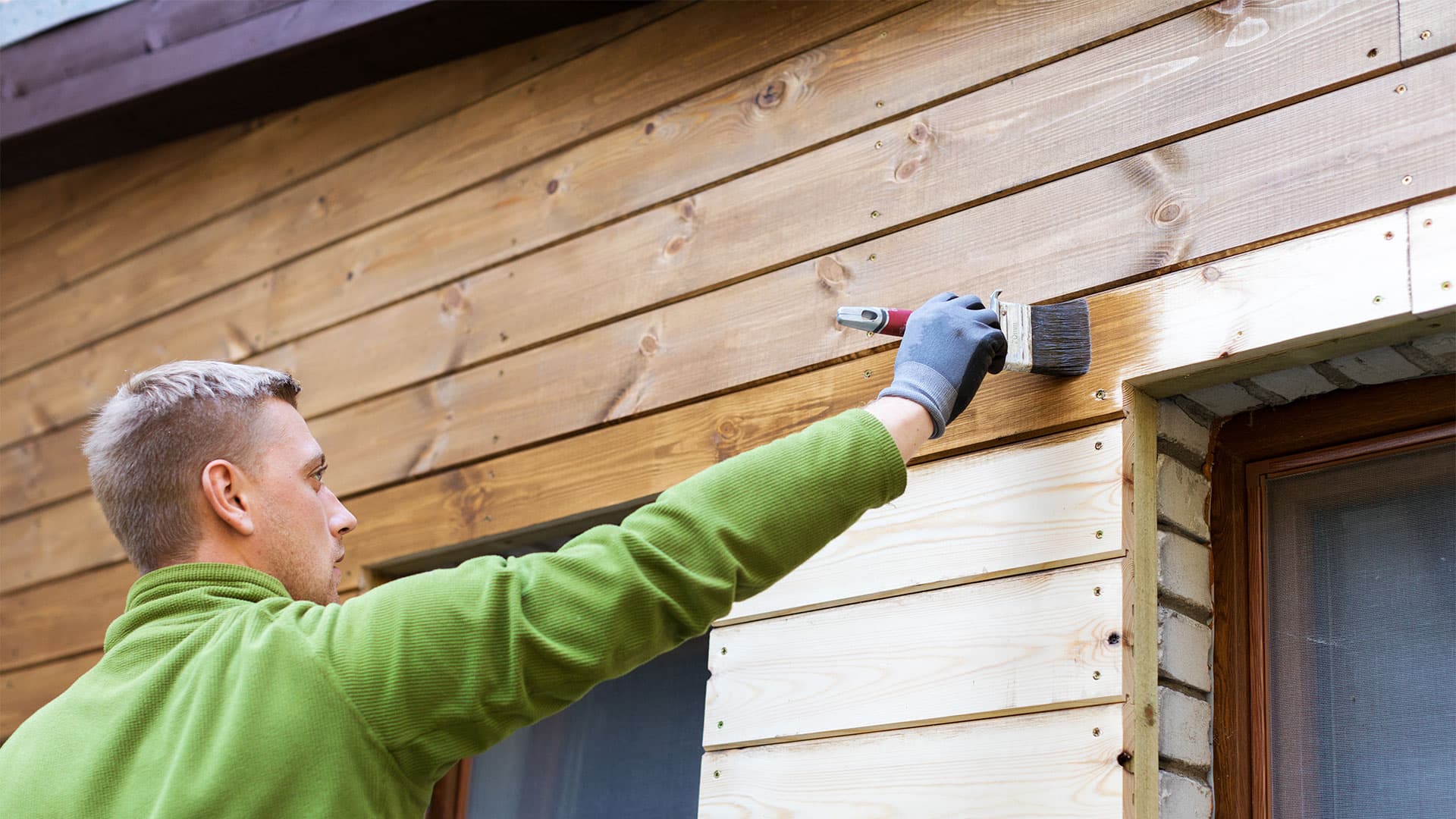 Чем покрасить деревянный дом снаружи — подробный обзор