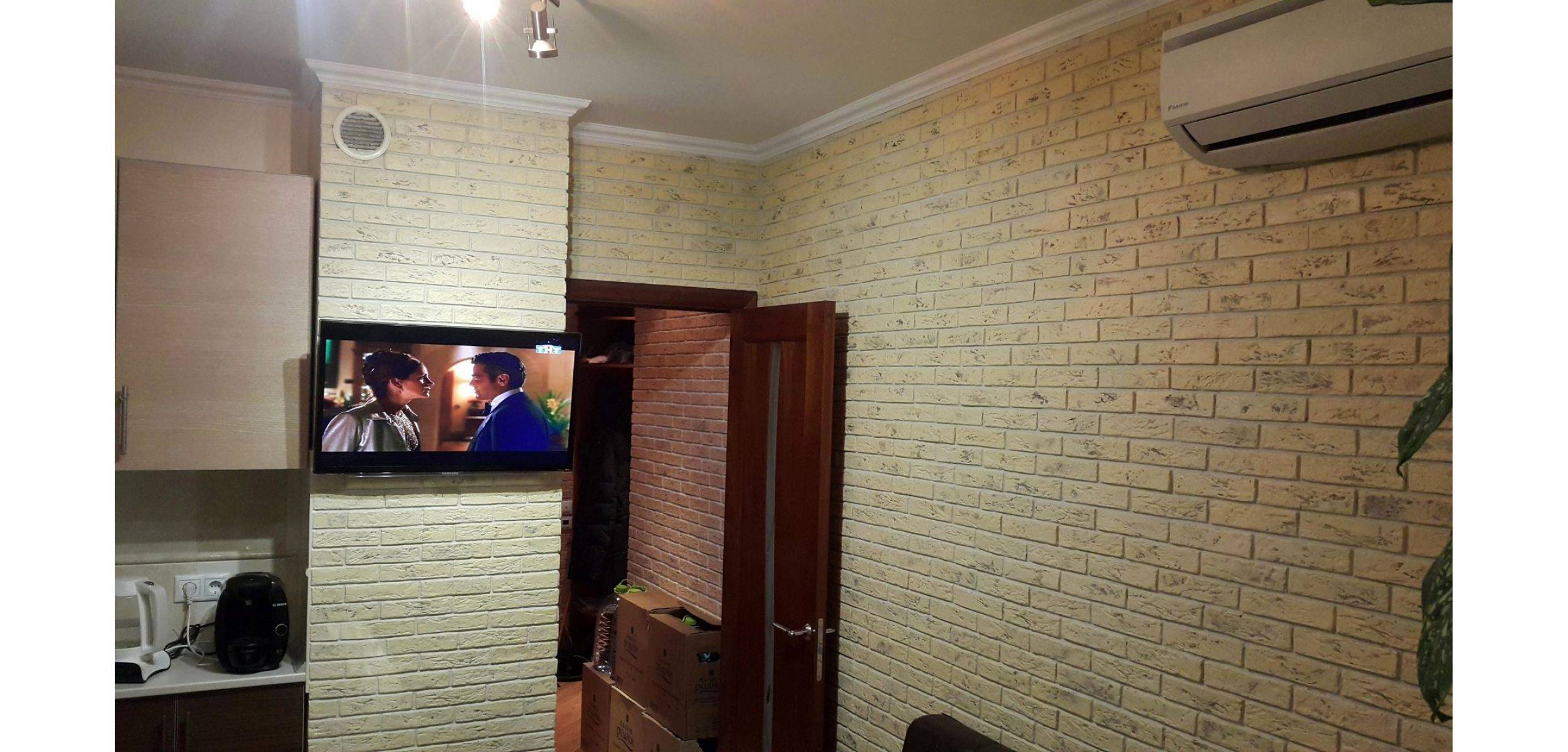 Кирпичные стены в интерьере кухни с фото