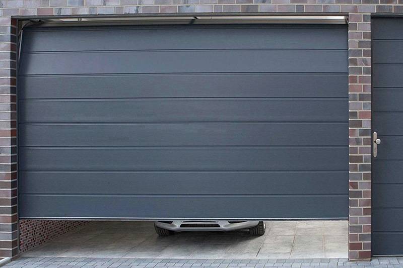 Подъёмные ворота для гаража: стоит или нет устанавливать?