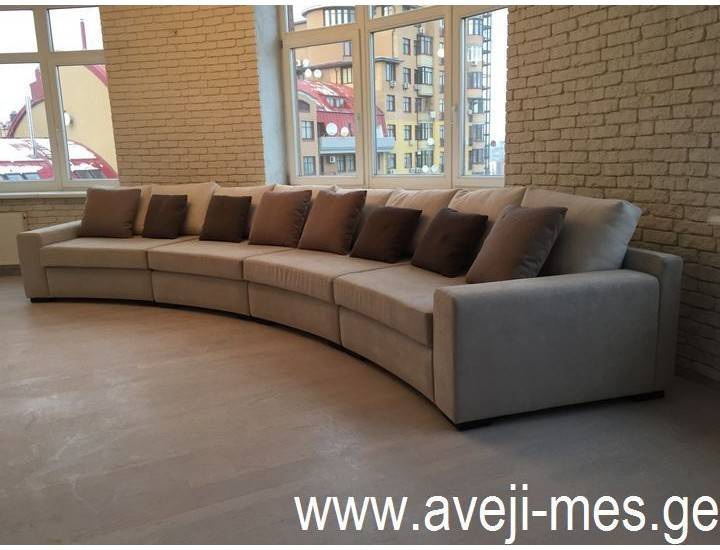 Полукруглый диван (59 фото): диван для гостиной полукругом, большие модели в эркер для сна