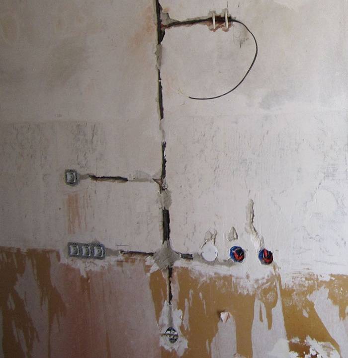 Четыре способа, как штробить стены под электрическую проводку