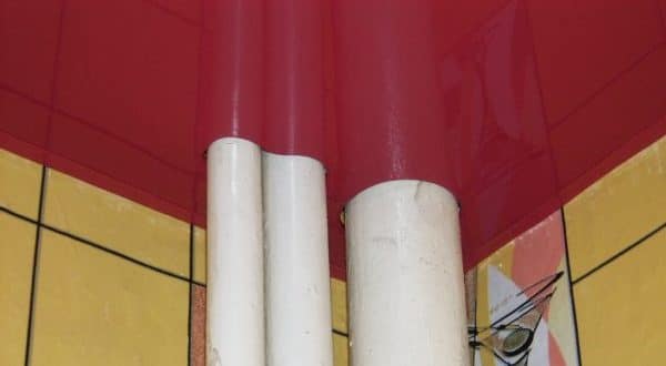 Что такое обход трубы при установке натяжного потолка?