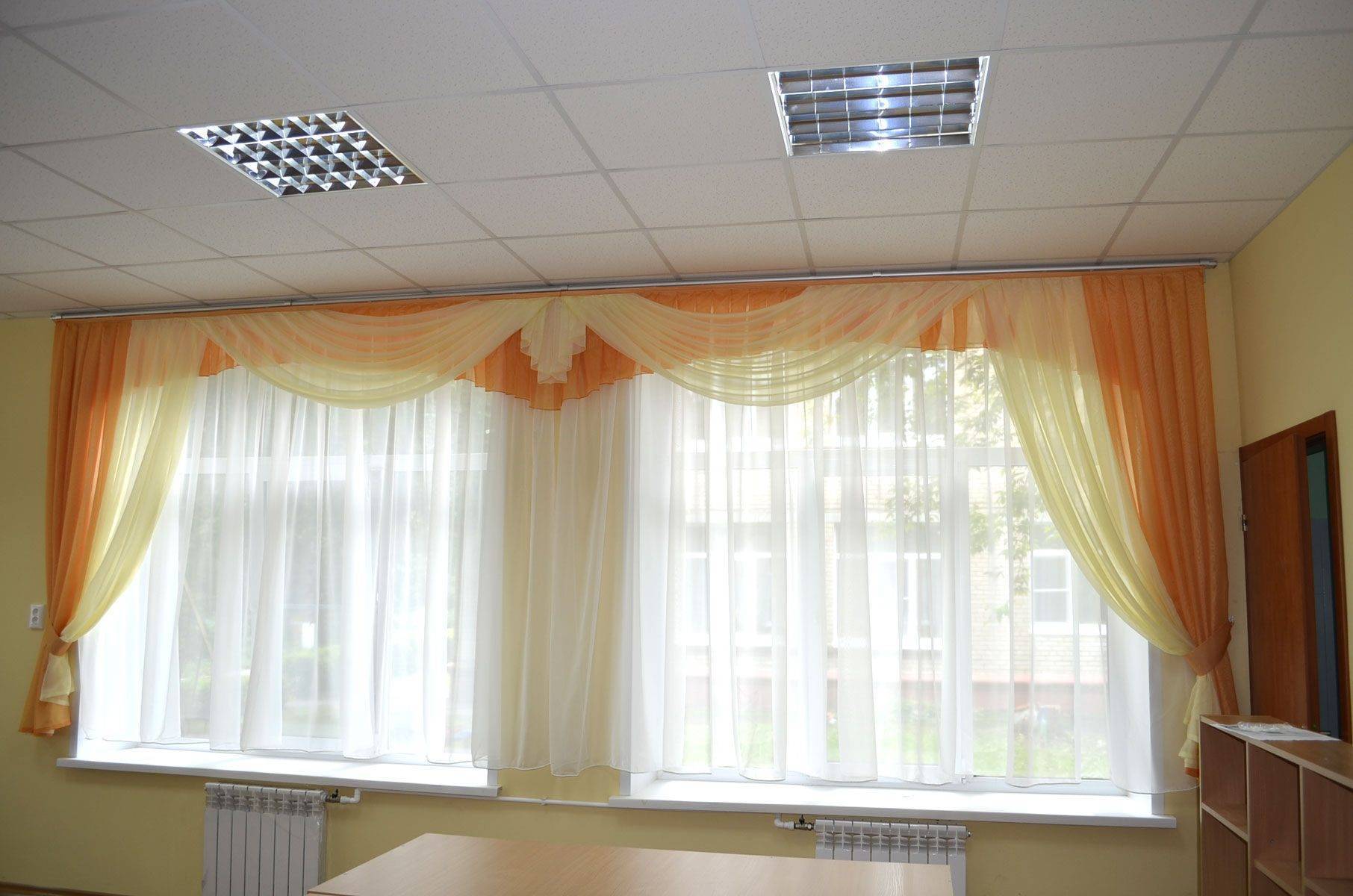 Рулонные шторы для школьных класса: преимущества жалюзи