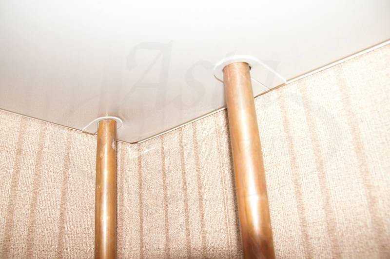 Как сделать обводку трубы или стояка в натяжном потолке