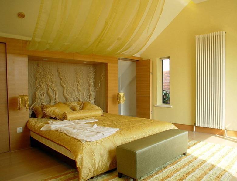 Какой лучше сделать потолок в спальне - варианты и фото