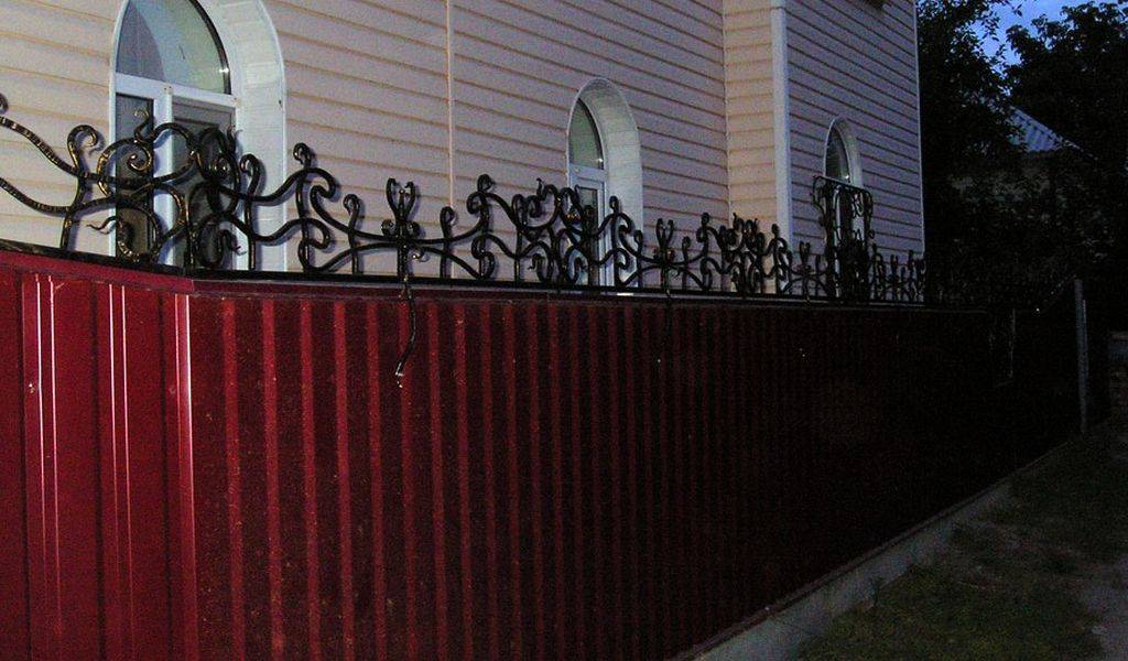 Заборы и ограждения для дома: фото идеи и виды современных заборов