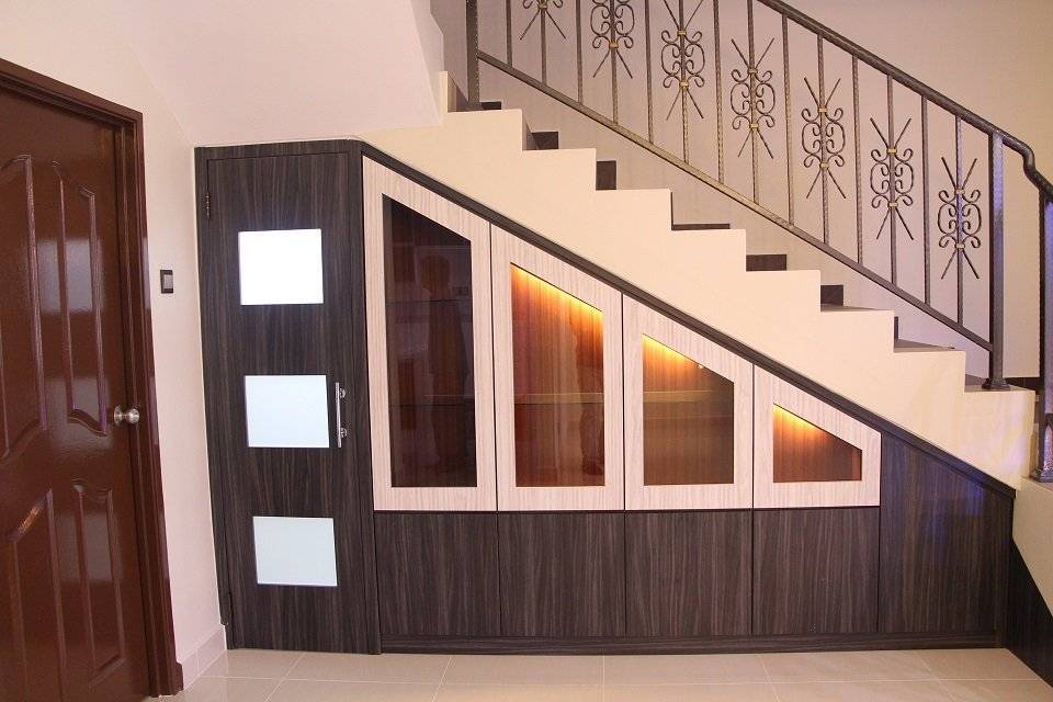 Шкаф под лестницей: фото идей в прихожей, купе и встроенный на втором этаже, как сделать своими руками деревянную на даче