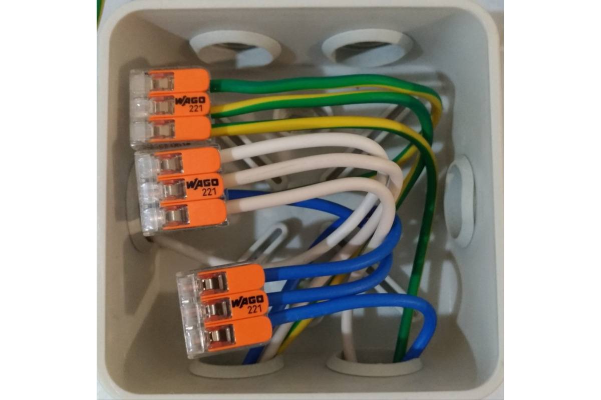 Как соединить провода в коробке: скрутка, пайка, опрессовка проводов, применение самозажимных клемм