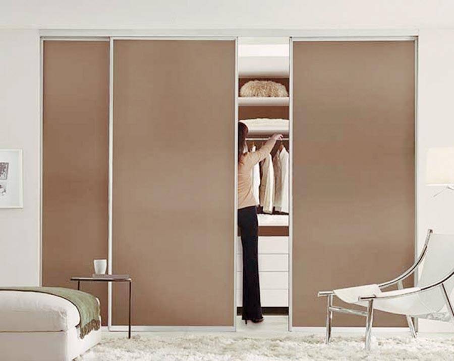 Раздвижные двери для гардеробной, как сделать складные, зеркальные, подвесные купе своими руками