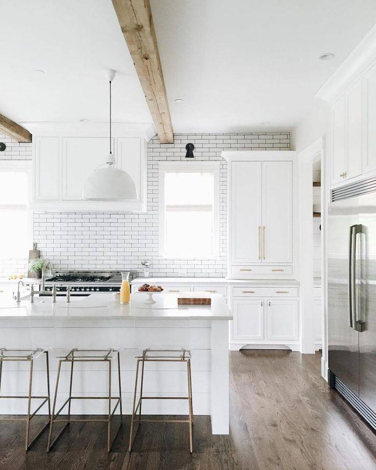 Белый кухонный гарнитур: особенности выбора, сочетания, 70 фото в интерьере