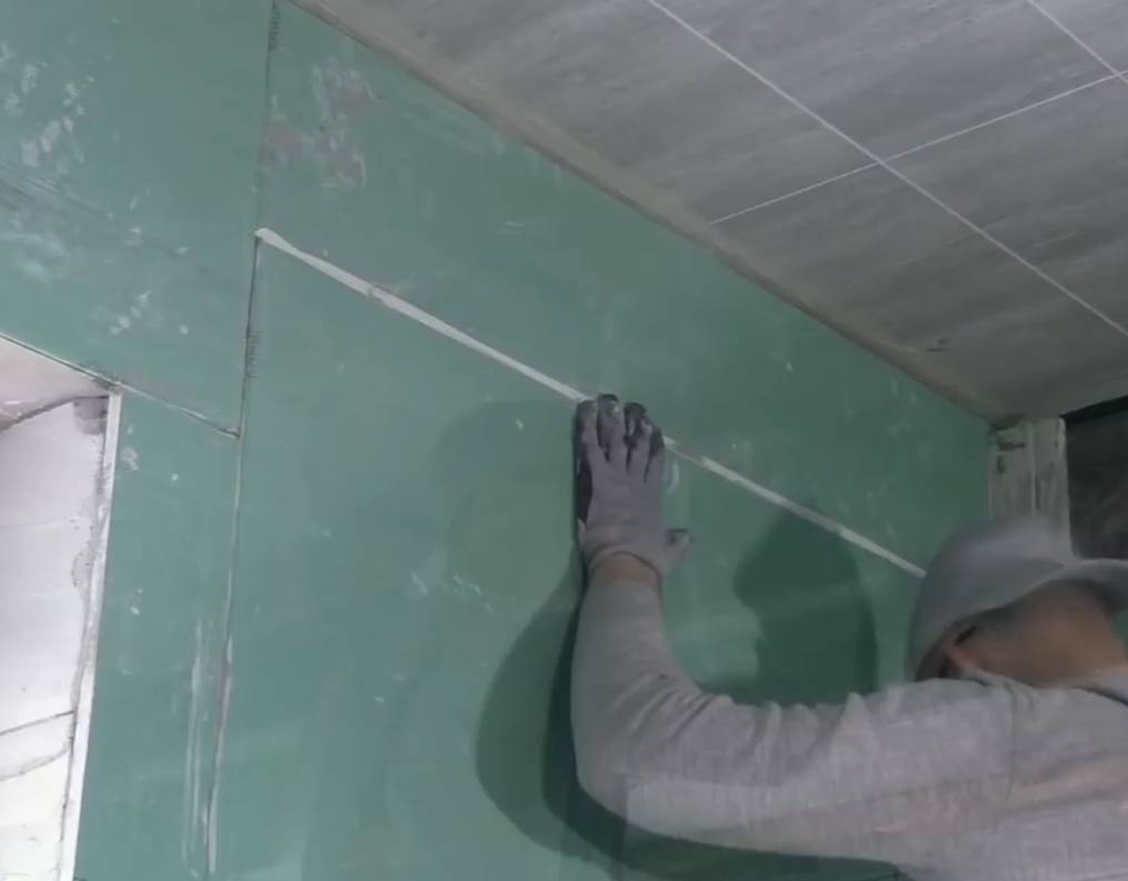 Как сделать выравнивание стен гипсокартоном своими руками по каркасу и без него: мастер-классы, рекомендации по последующей шпаклевке