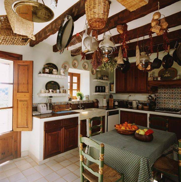 Дизайн летней кухни в загородном частном доме, на даче: отделка внутри помещения - 31 фото