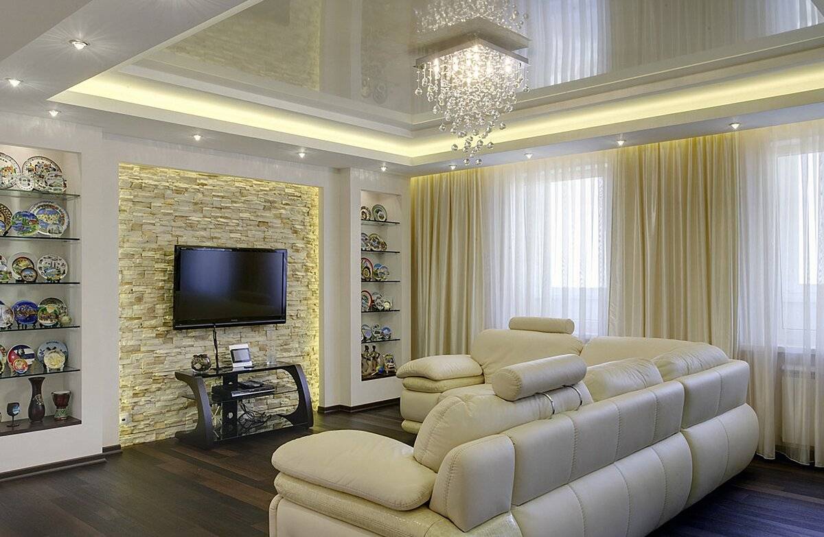 Освещение в гостиной с натяжными потолками - особенности и схемы расположения светильников