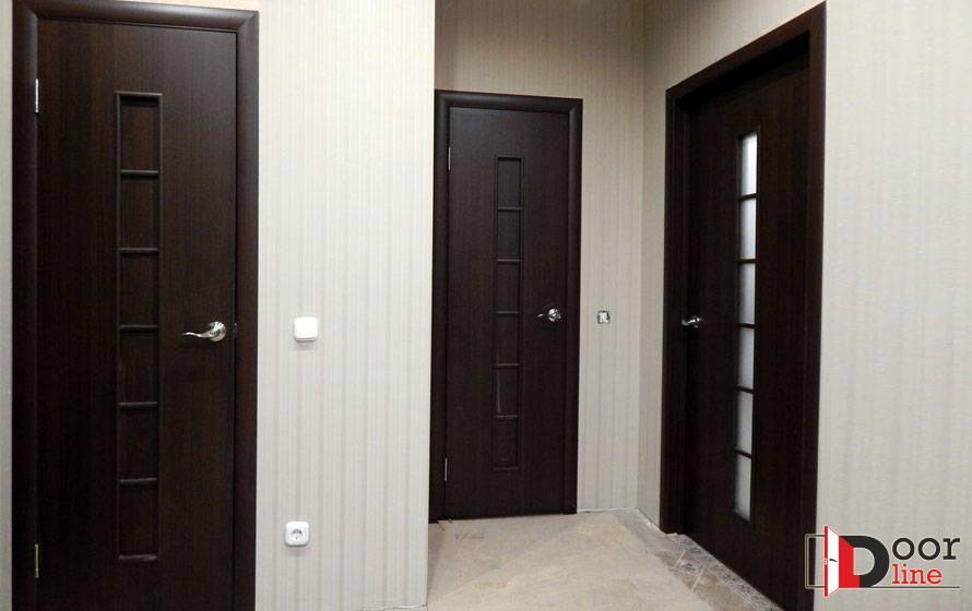 Двери цвета «венге» (48 фото): сочетаем оттенок ламината и светлого пола в комнате с обоями и плинтусами, варианты дизайна в интерьере квартиры