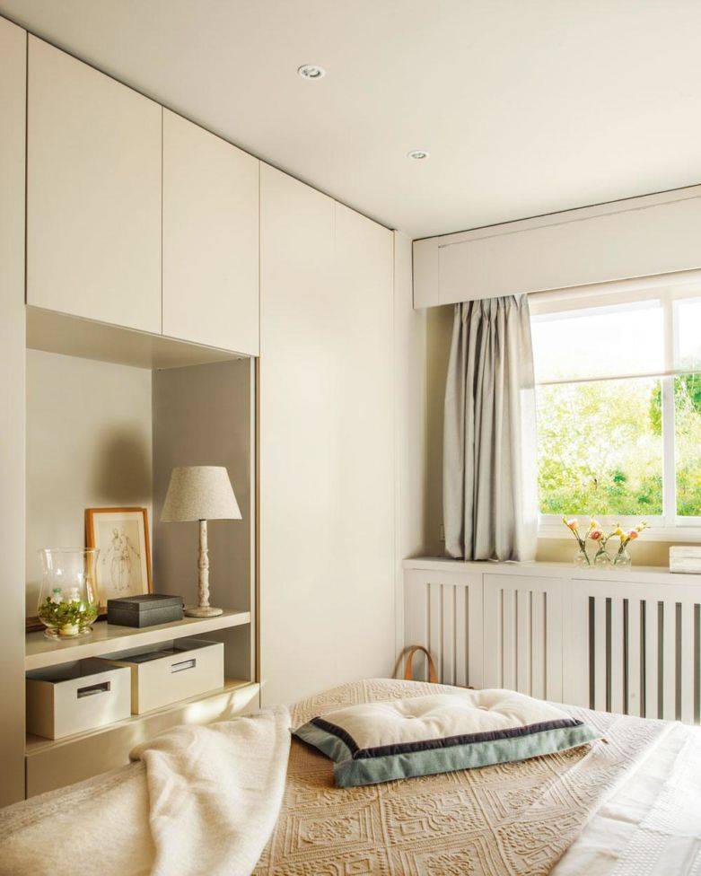 Дизайн маленькой спальни 9 кв. м (86 фото): реальный дизайн интерьера комнаты с балконом, как обставить спальню в «хрущевке» без окна, планировка