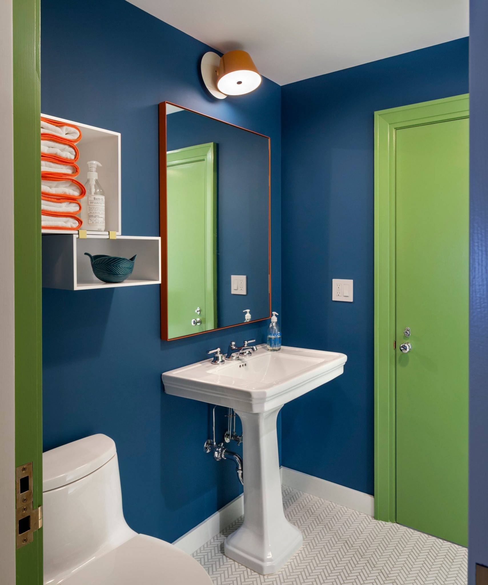 Что лучше — краска или плитка для отделки стен в ванной