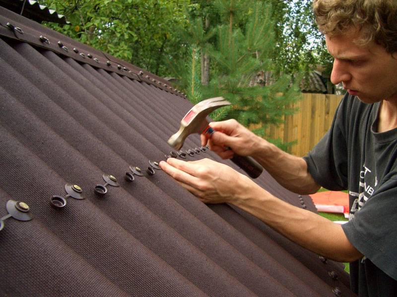 Как крепить ондулин на крышу - подробное пошаговое руководство