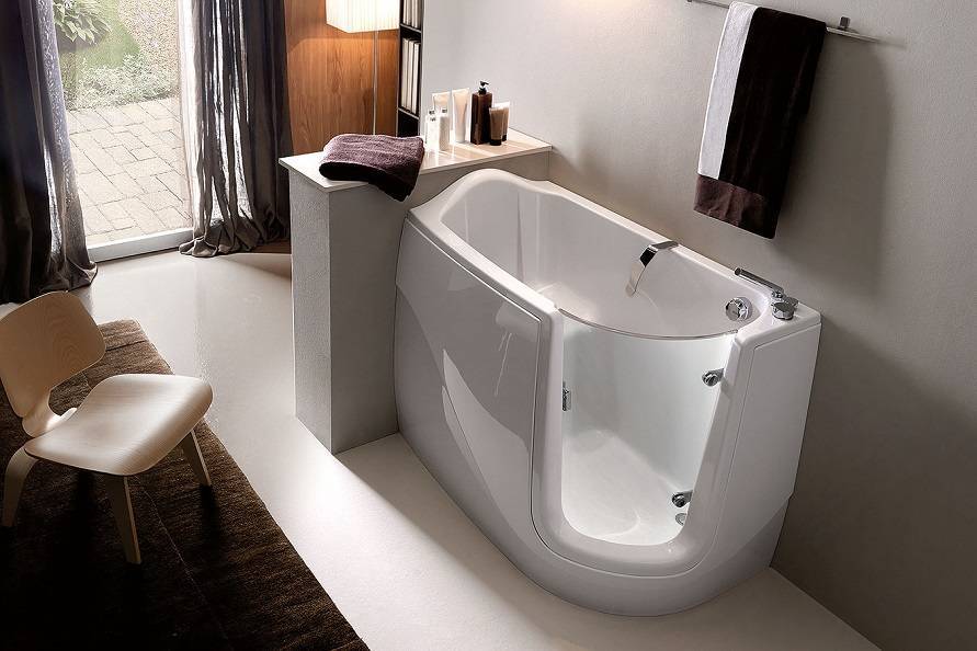 Сидячая ванна для маленьких ванных комнат