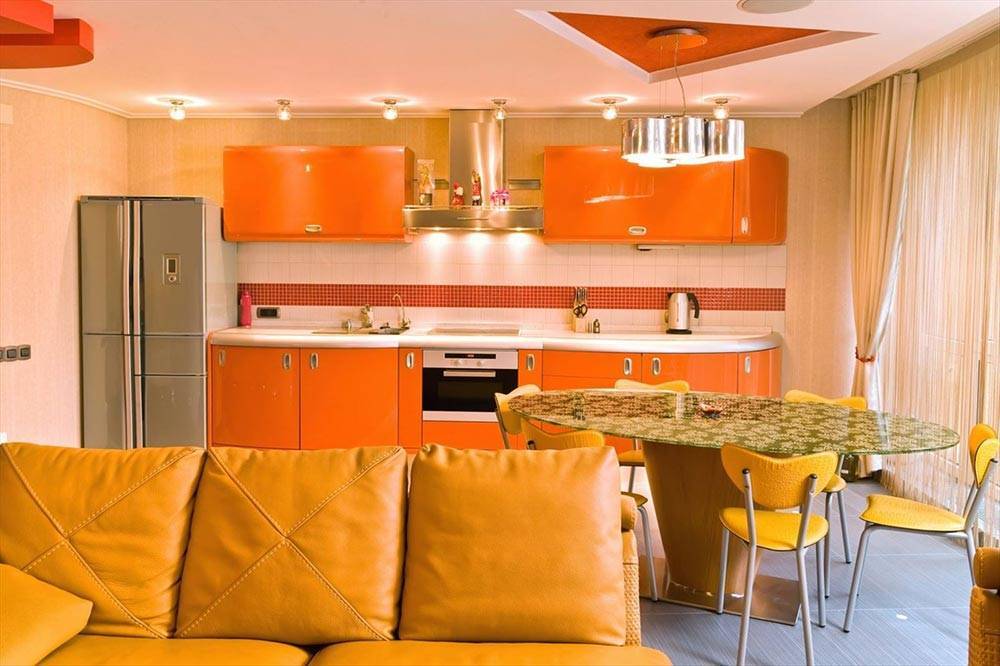 Интерьер кухни в оранжевом цвете – как подобрать стиль