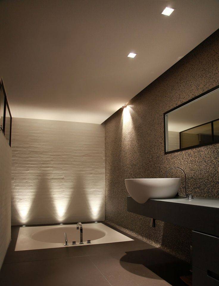 Освещение в ванной комнате – как совместить количество и красоту светильников