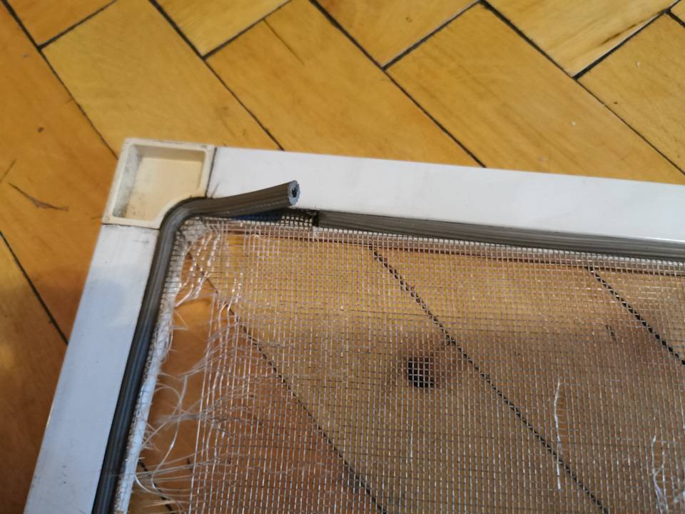 Как самостоятельно установить москитную сетку на пластиковое окно: инструкция