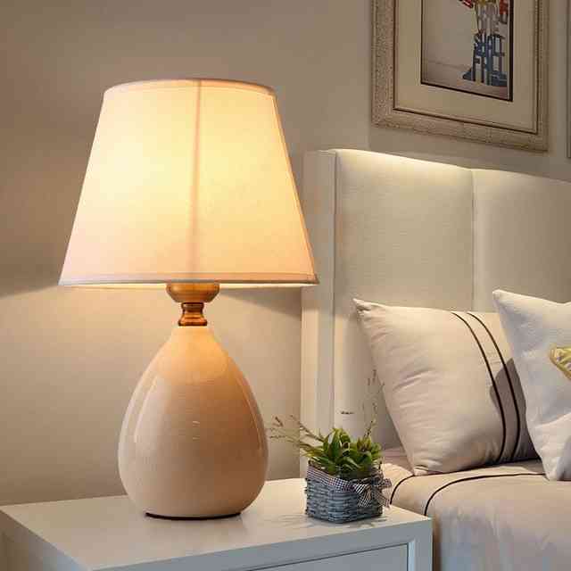 Прикроватные светильники для спальни: обзор комплексных решений для мягкого освещения